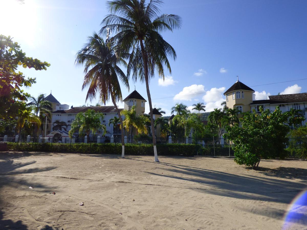 Beach One Bedroom Suite A22 Ocho Rios Exterior photo