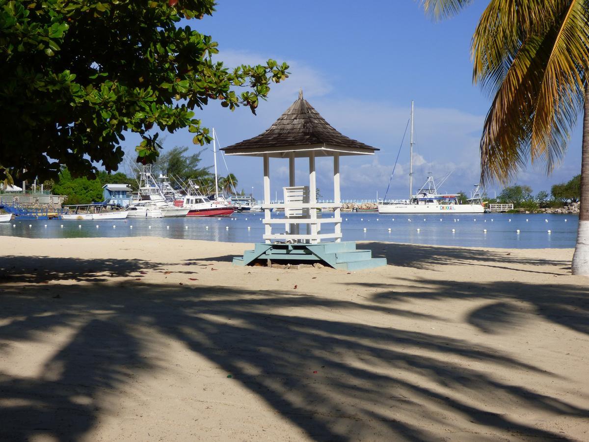Beach One Bedroom Suite A22 Ocho Rios Exterior photo